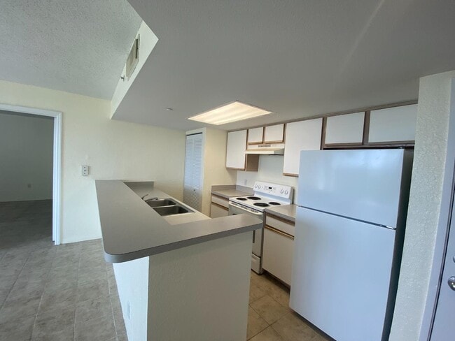 Building Photo - 3655 Seaside Dr