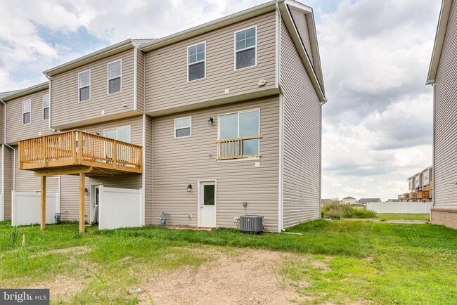 Building Photo - 85 Moses Dr