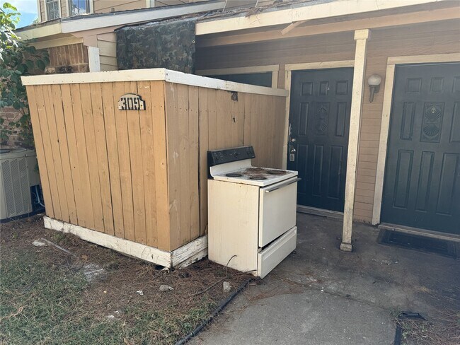 Foto del edificio - 7402 Alabonson Rd