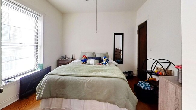 Foto del edificio - Raised First Floor Two Bedroom