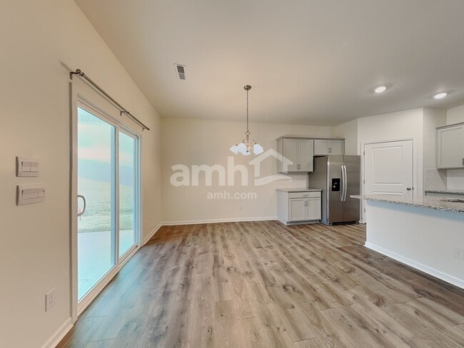 Foto del edificio - 416 Bryson Blvd