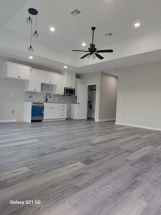 Foto del edificio - 112 Cora Lee Ln