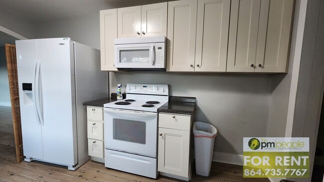 Foto del edificio - Remodeled 3/2 ready for new tenants.