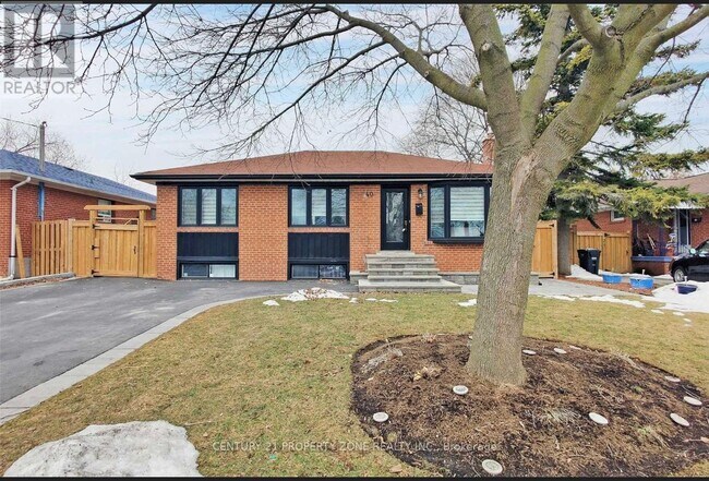 Building Photo - 40 Brisco St