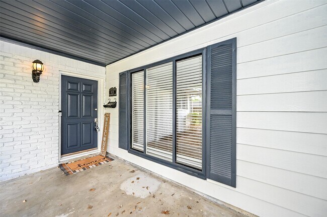 Foto del edificio - 9535 Meadowbriar Ln