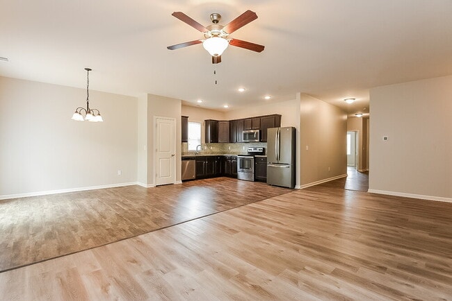 Building Photo - 13 Easy Goer Ct