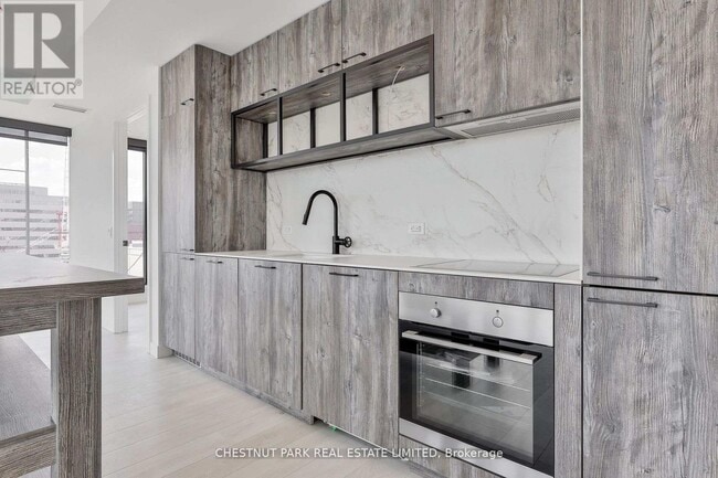 Building Photo - 505 Richmond St W