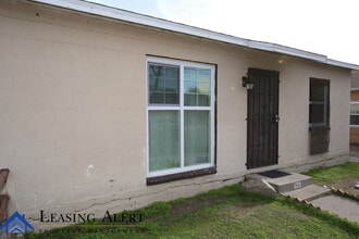 Building Photo - 700 S Kalisher St