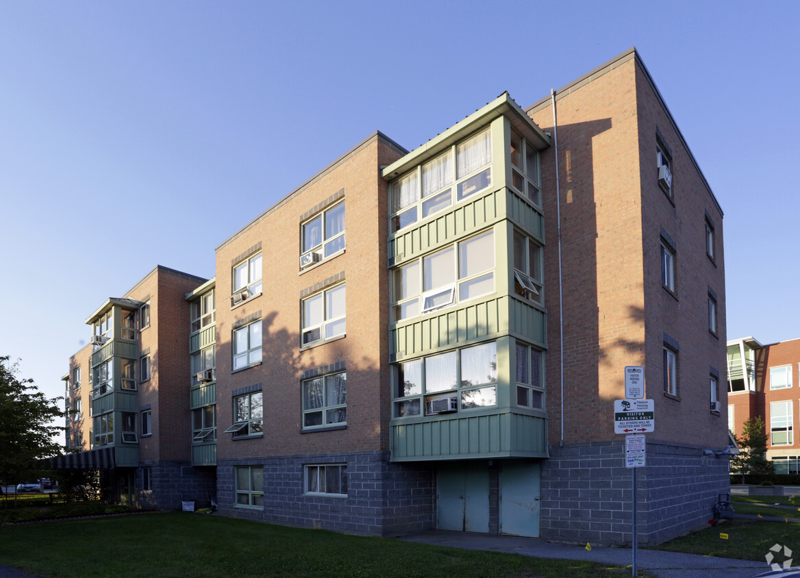 Photo du bâtiment - Centrepointe Apartments