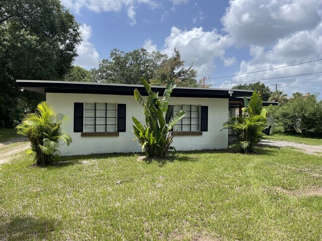 Foto del edificio - 11130 Riverview Dr