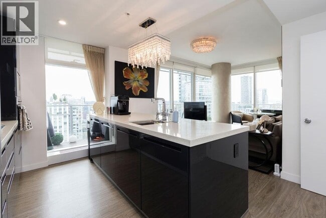 Building Photo - 777 Richards St