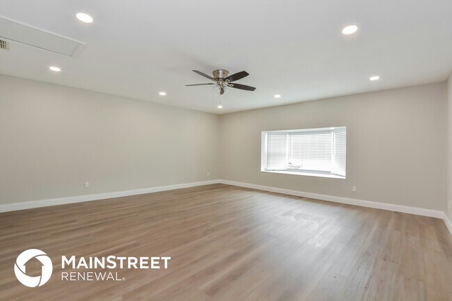 Building Photo - 304 Sir Lawrence Dr