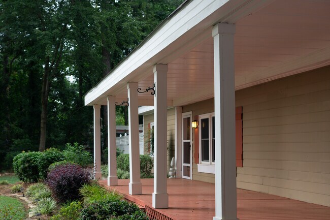 Building Photo - 3213 Suwanee Creek Rd