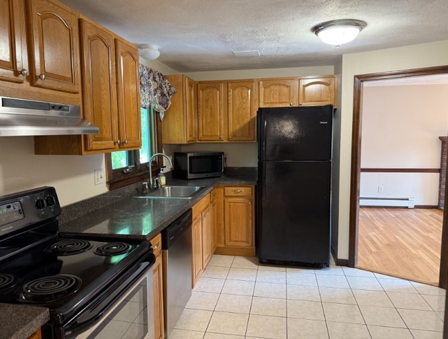 Building Photo - 17 Circle Rd