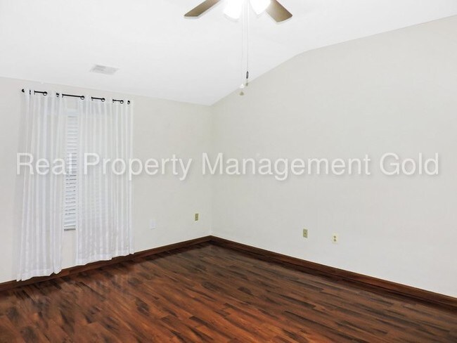 Building Photo - Pet Friendly Single Level with Fenced Yard