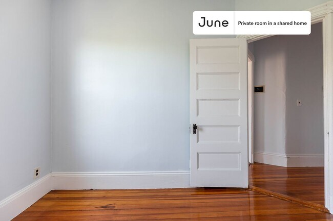 Building Photo - Private bedroom in 5 bed/1 bath Home