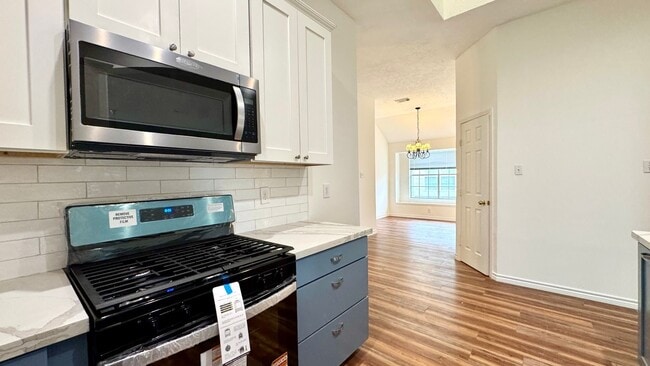 Foto del edificio - 15027 Winding Black Cherry Ln