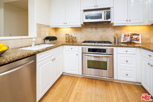 Building Photo - 12975 Agustin Pl