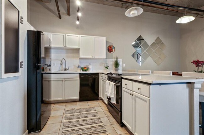 Foto del edificio - 308 W 8th St