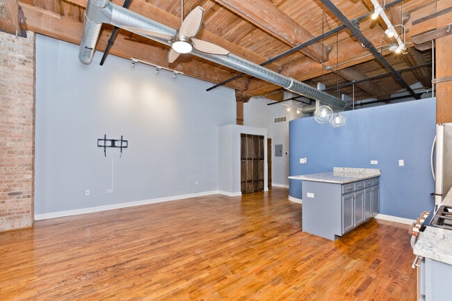 Building Photo - 1500 W Monroe St