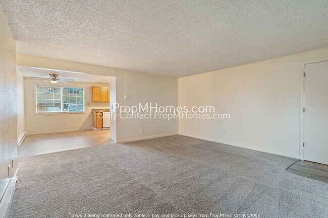 Foto del edificio - Enjoy the Cedar Hills Lifestyle in this Th...