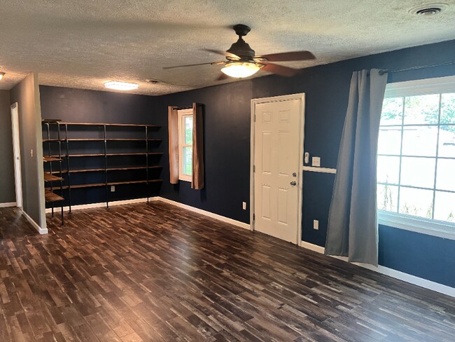 Building Photo - 780 Maple Ln