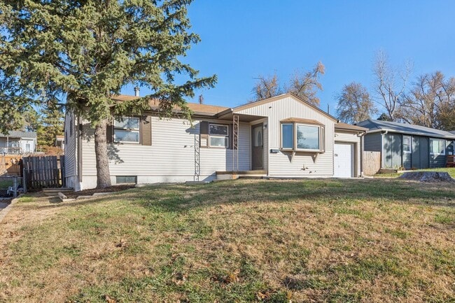 Building Photo - Comfortable Westside 3-Bedroom with Finished Basement!!