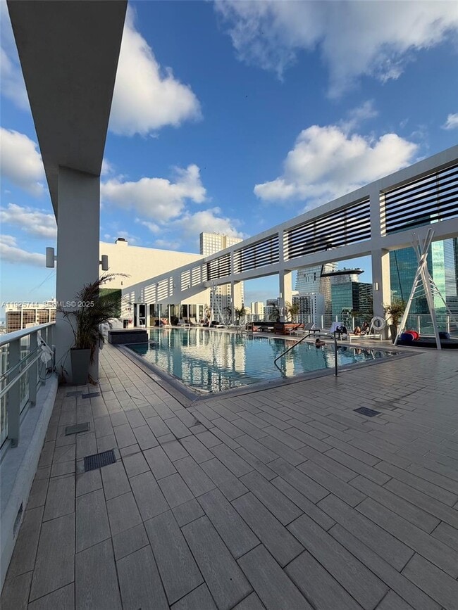 Foto del edificio - 151 SE 1st St