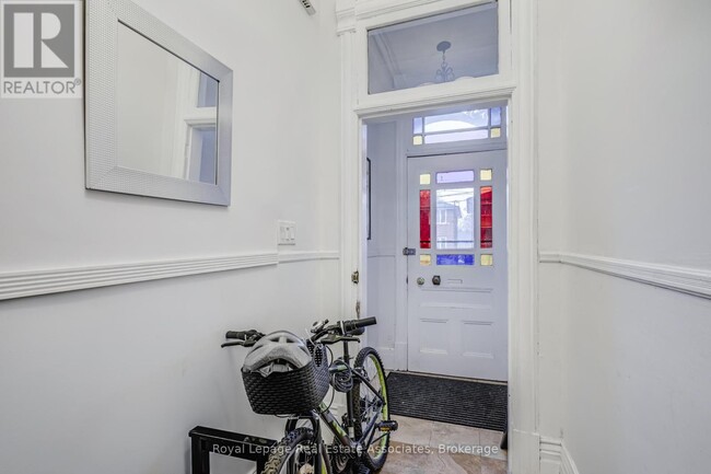 Building Photo - 274 Ossington Ave