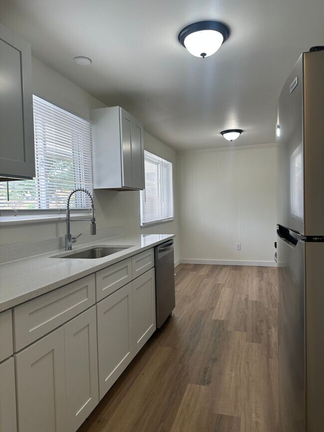 Foto del edificio - 4 Bed 2 Bath Home Available in Reynoldsburg!