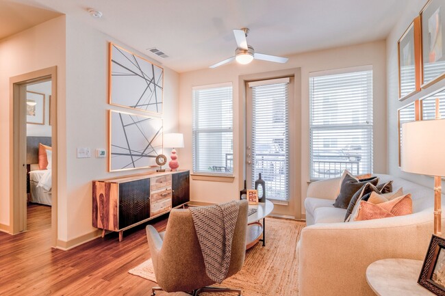 Building Photo - Prime Houston Location | Modern Interiors!