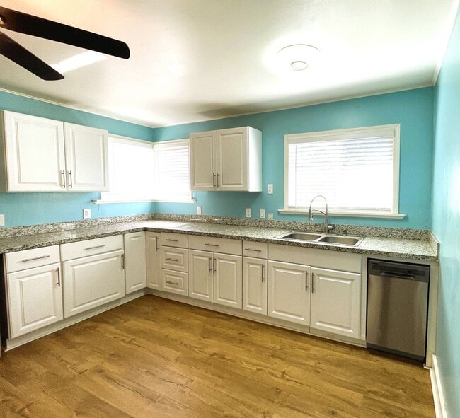 Foto del edificio - 5250 Whispering Creek Dr