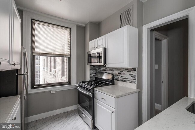 Building Photo - 2031 Locust St