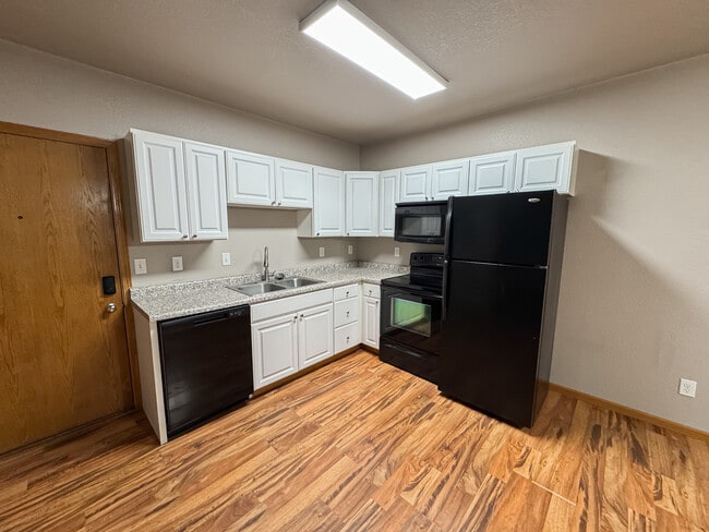 Building Photo - Theater Apartments Beulah