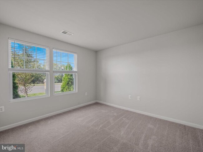 Building Photo - 179 Presidents Pointe Ave