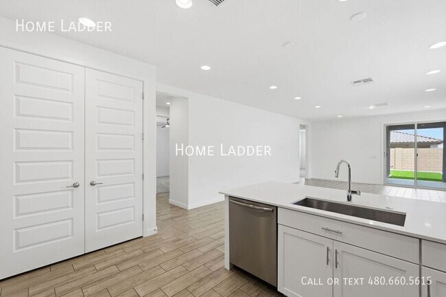 Building Photo - 4064 E Catclaw St