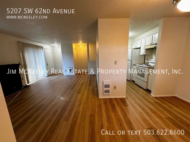 Foto del edificio - Spacious Duplex in Raleigh Hills! Water/Se...