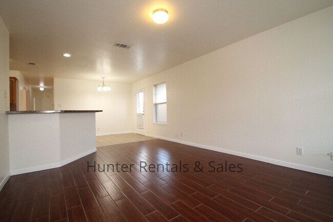 Foto del edificio - 3010 Baldwin Loop