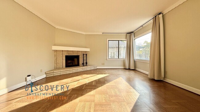 Building Photo - Updated MCM Gem in Adams Point