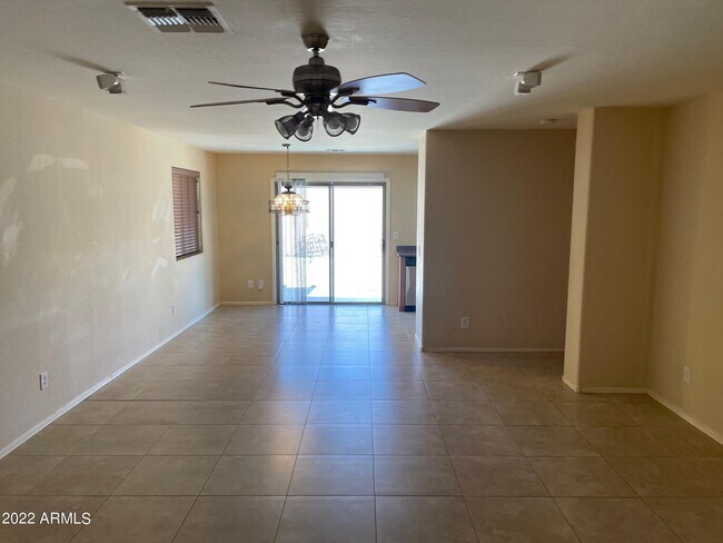 Foto del edificio - 25088 W Dove Cir