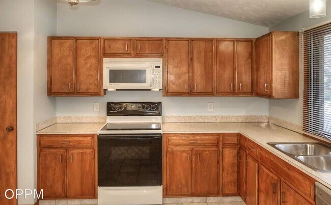 Building Photo - 4 br, 2 bath House - 1804 South 133rd St.