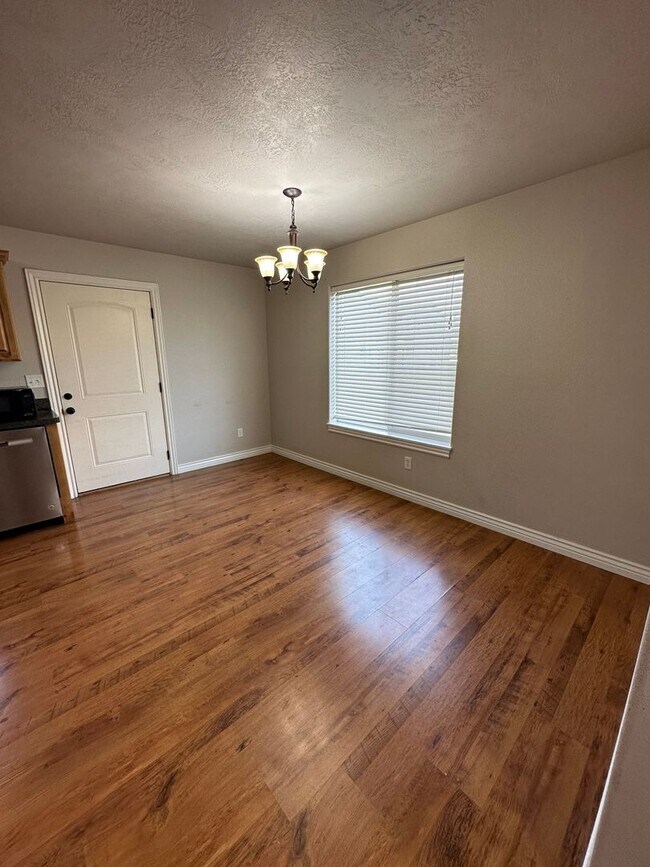 Building Photo - LEASE TAKEOVER-3 bed 1.5 bath townhouse in...