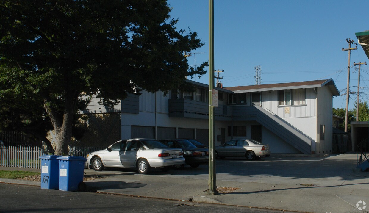 Primary Photo - 157 Alexander Ave