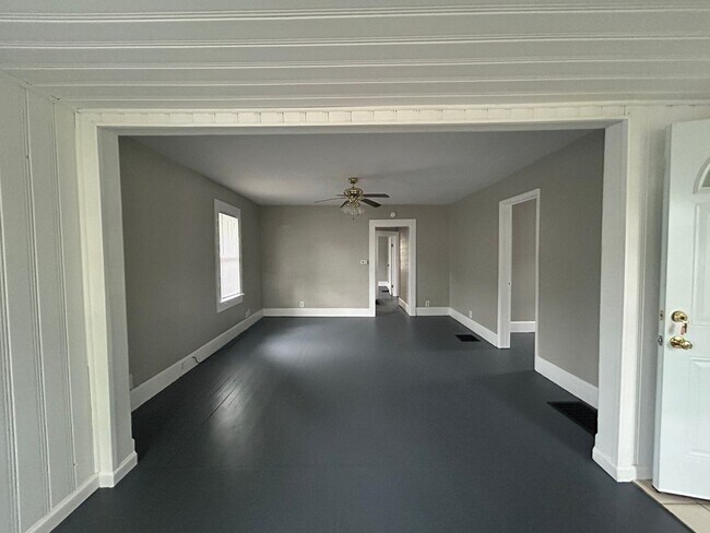 Foto del edificio - 3 Bedroom 1 Bathroom house Available Now!