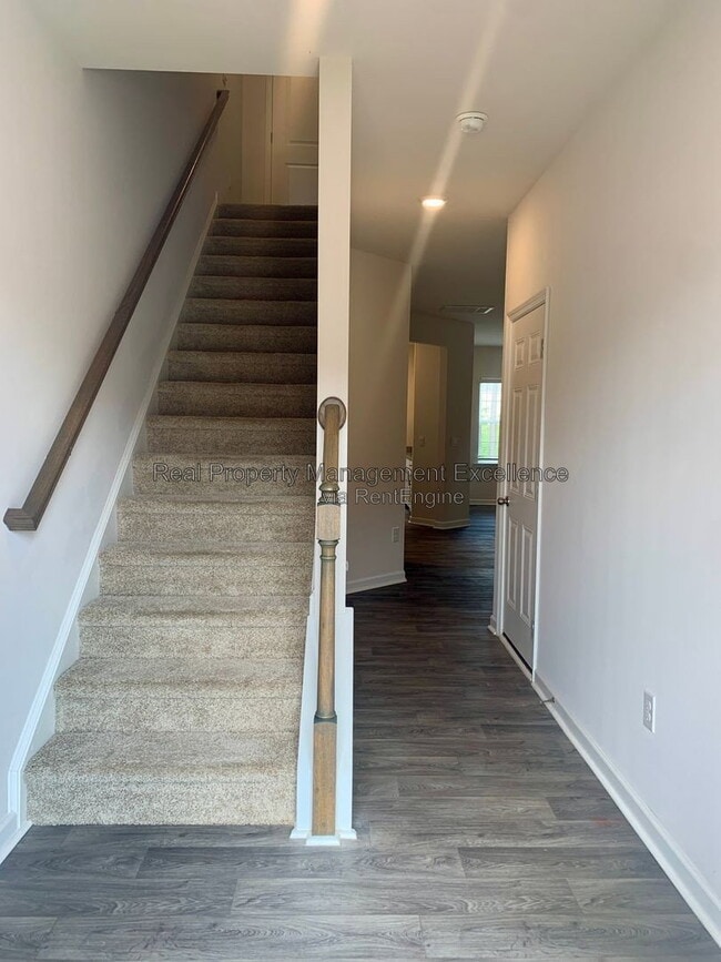 Building Photo - 213 David Hl Dr