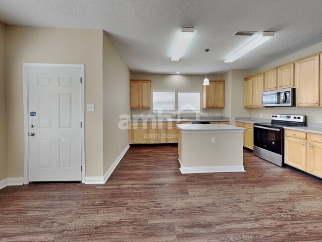 Building Photo - 12587 Majestic Way