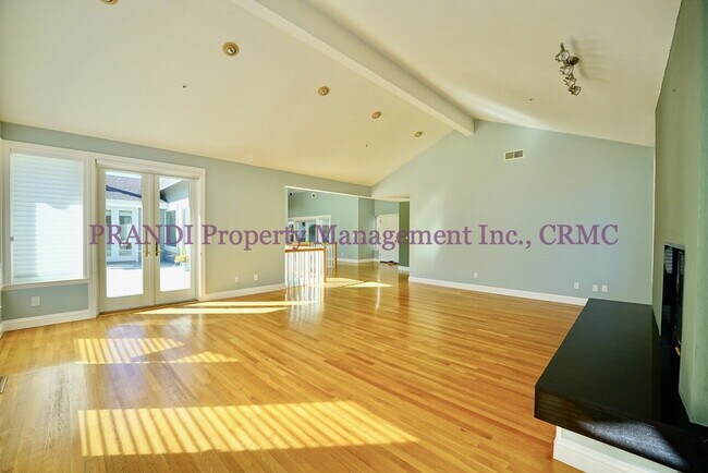 Foto del edificio - Exclusive Home in Gated Community!