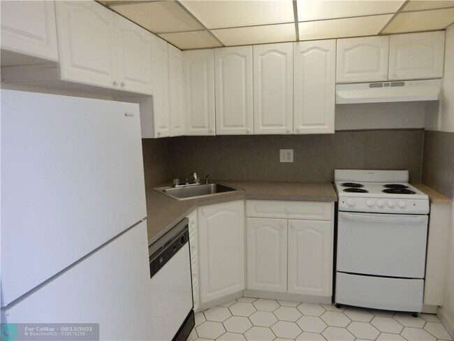 Building Photo - 6070 NW 64th Ave