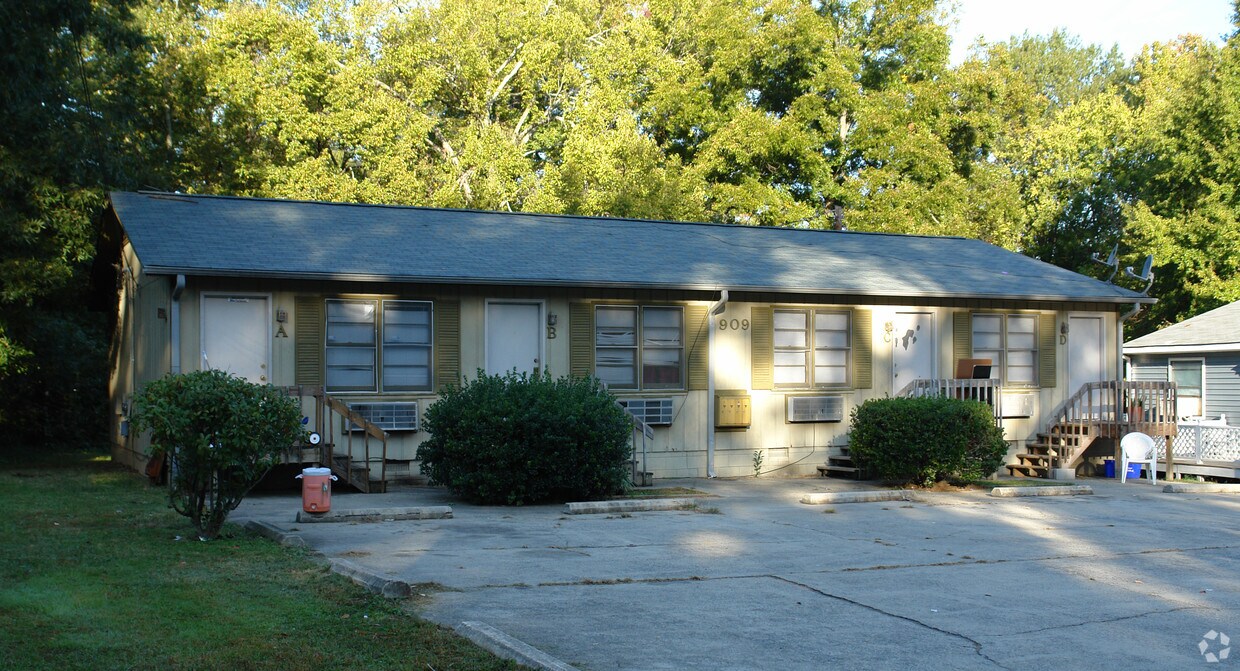 Primary Photo - 909 Berkeley St