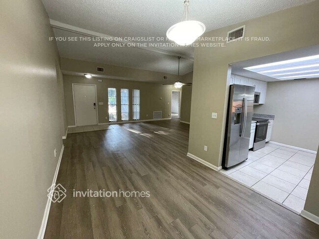 Foto del edificio - 14734 Oak Vine Dr